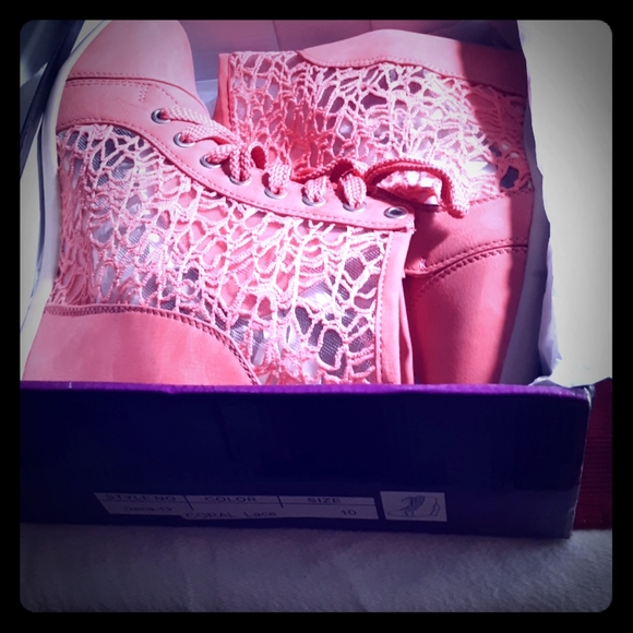 Nature Breeze Booties - Picture 1 of 4